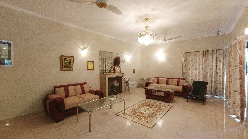 Prime Location House 1 Kanal For Sale In DHA Phase 3 - Block W 17