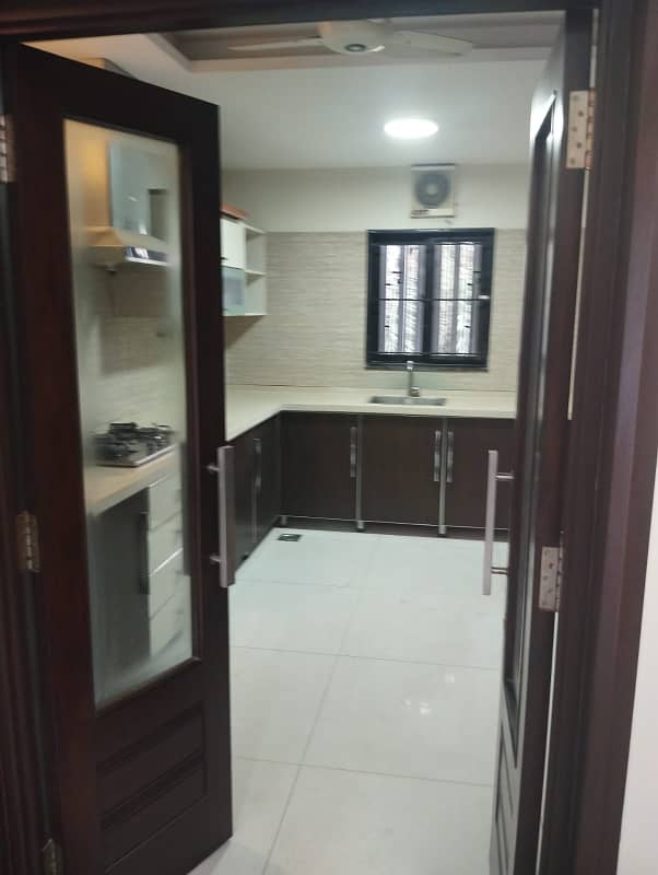 1 KANAL MODREN HOUSE WITH BASEMENT FOR SALE IN DHA PHASE 5 4