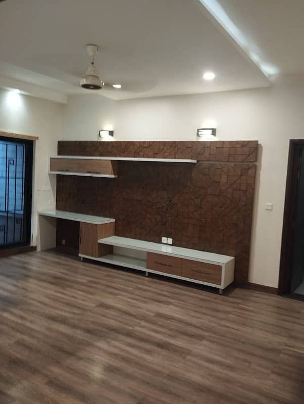 1 KANAL MODREN HOUSE WITH BASEMENT FOR SALE IN DHA PHASE 5 9