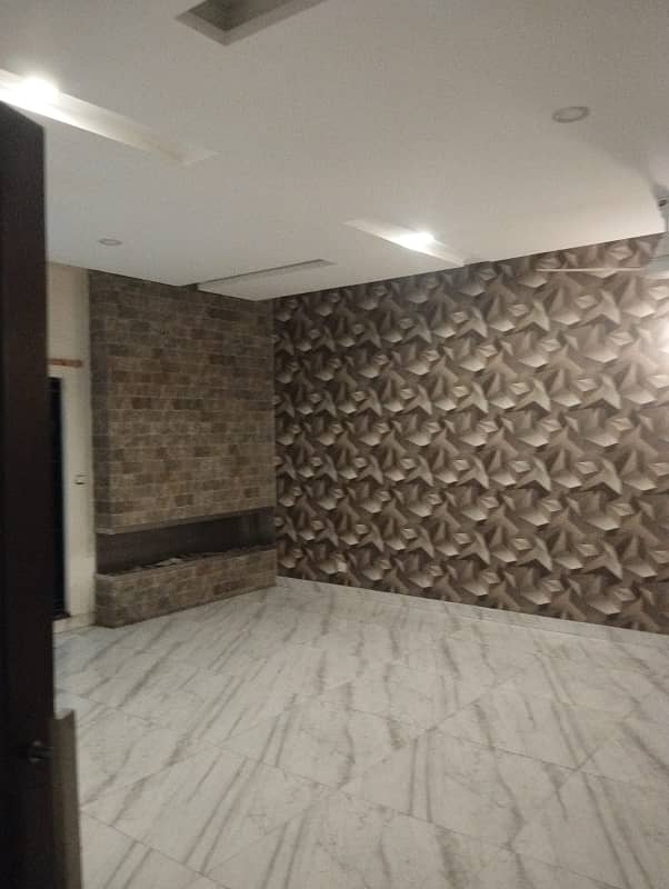 1 KANAL MODREN HOUSE WITH BASEMENT FOR SALE IN DHA PHASE 5 10