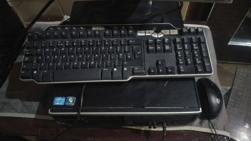 hp core i3 with led and keyboard 1