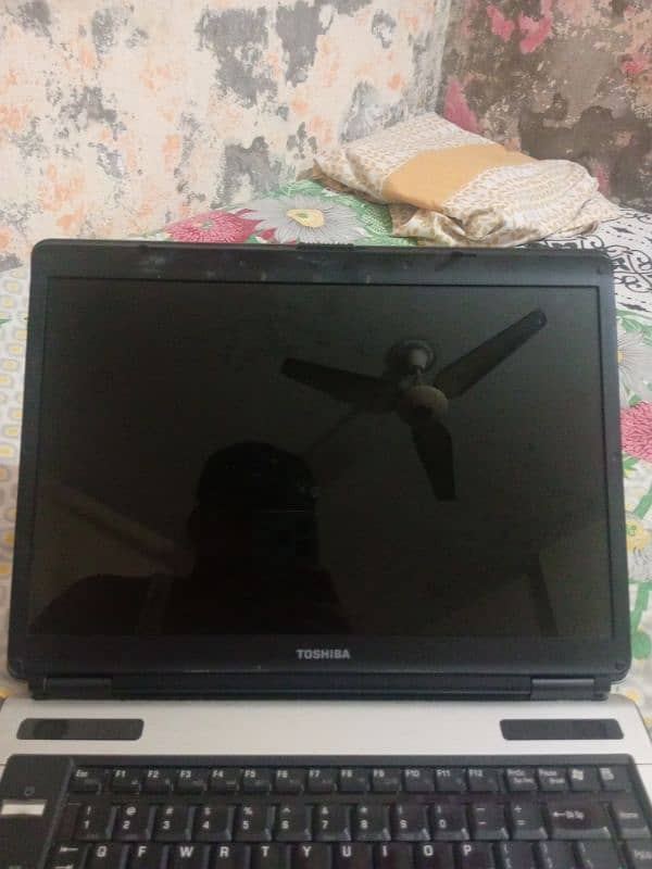 Toshiba laptop for urgent sale Windows 7 price kam ho jayegi 7