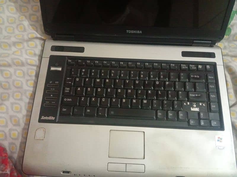 Toshiba laptop for urgent sale Windows 7 price kam ho jayegi 1