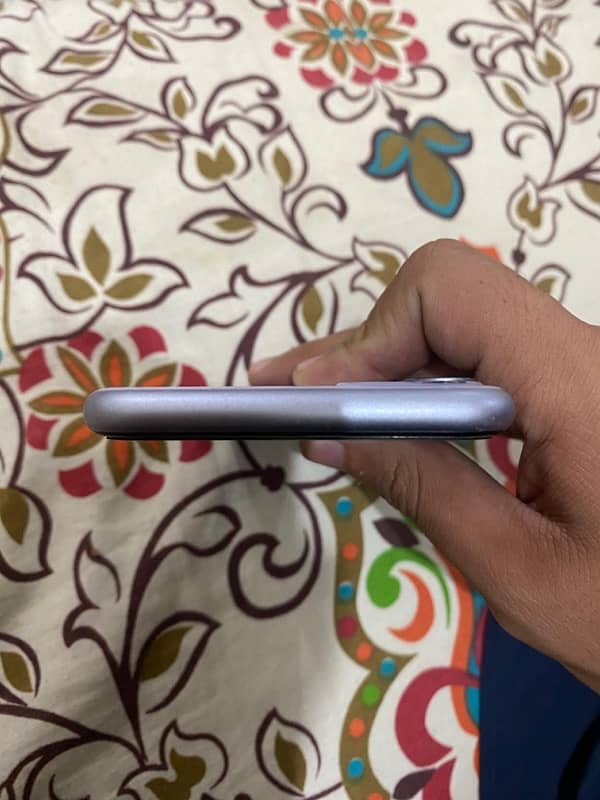 iphone 11 64gb factory unlocked sim working 3