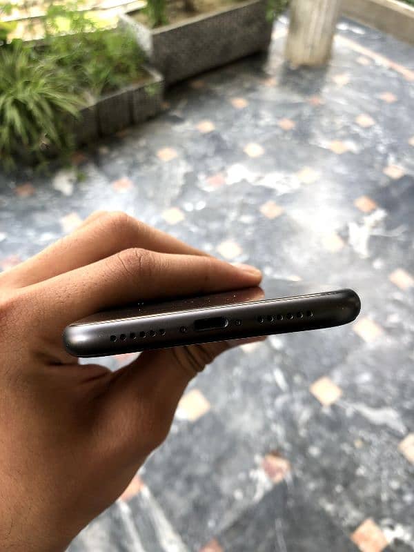 IPHONE 11 128GB (READ CAPTION) 5