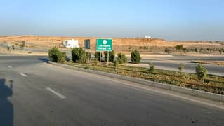 125sq yd Near Dancing Fountain and Jinnah Avenue FOR SALE. Precicnt-28 is best for Investment