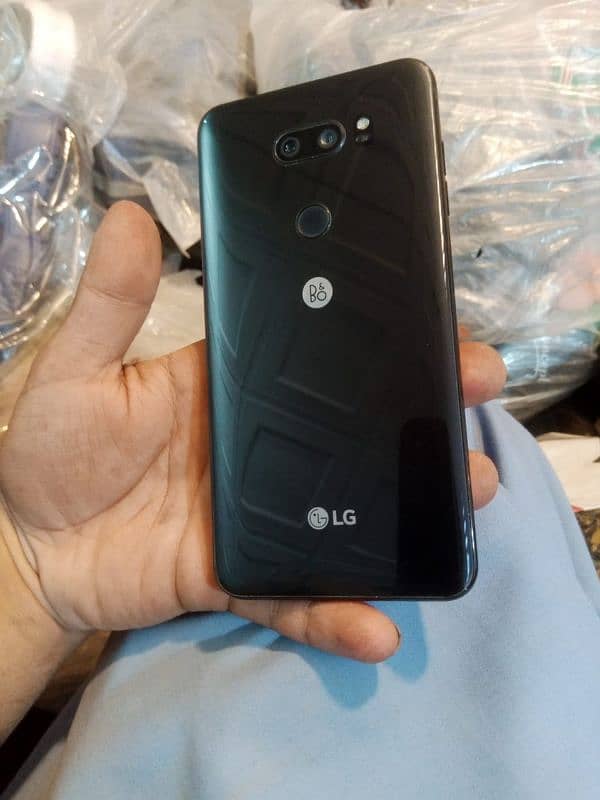 LG V30 3