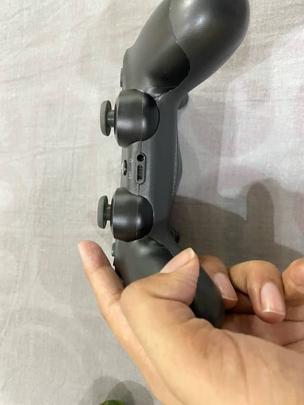 ps4 orignal controller good condition 3