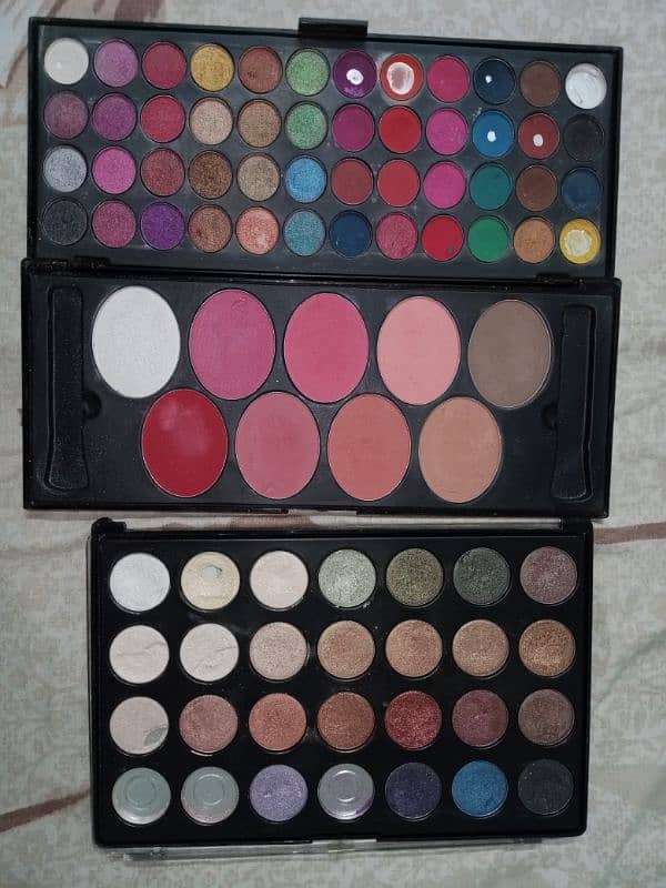 Eyeshadow palettes 0