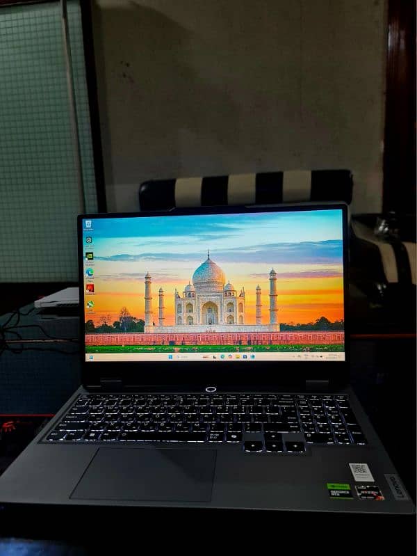 Lenovo LOQ RTX4060 (OPEN BOX) 1