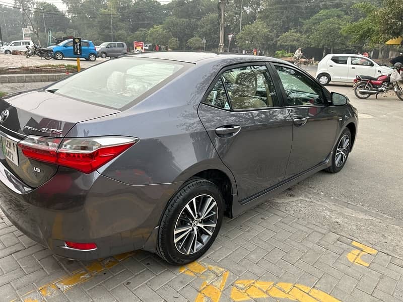 Toyota Corolla Altis 2017 4