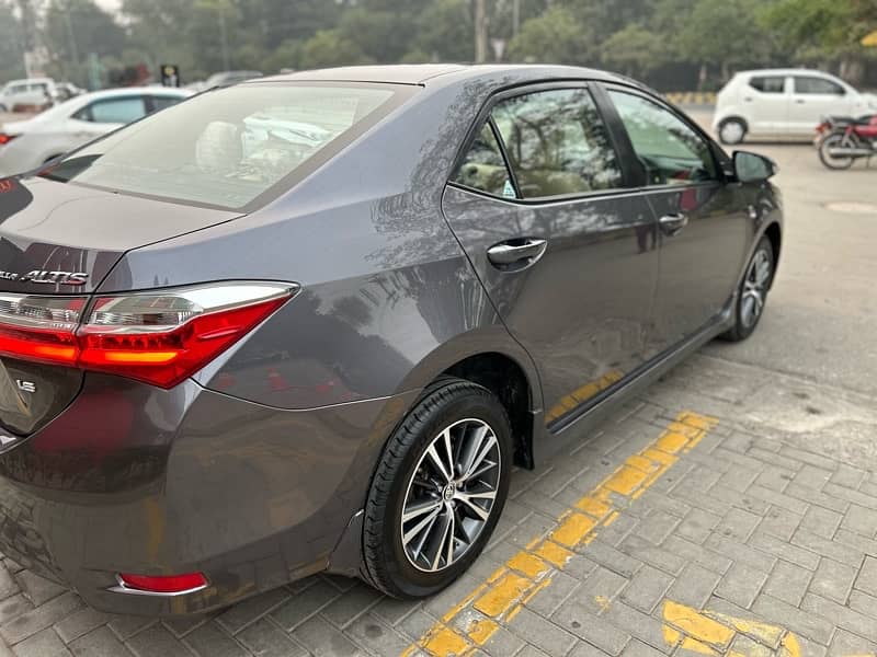 Toyota Corolla Altis 2017 9