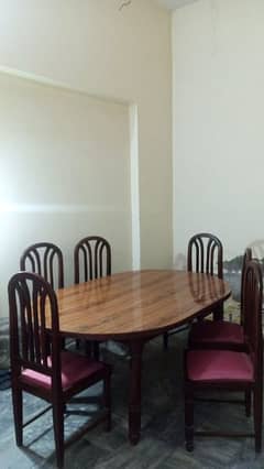 dyning table with 6 chairs.