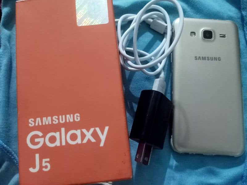 Samsung j5. . all   ok 0