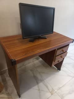 Computer Table Best Quality