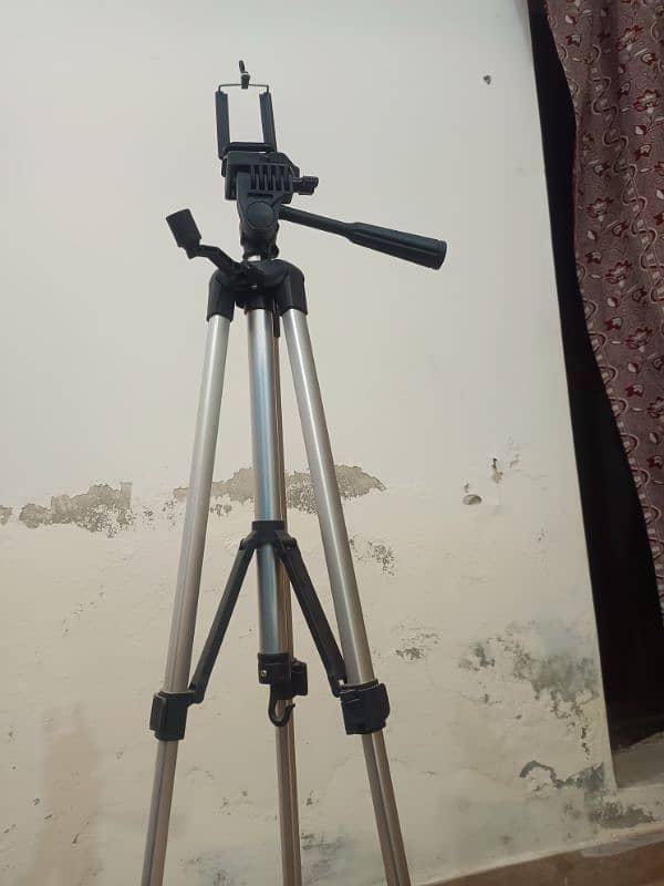 tripod 1