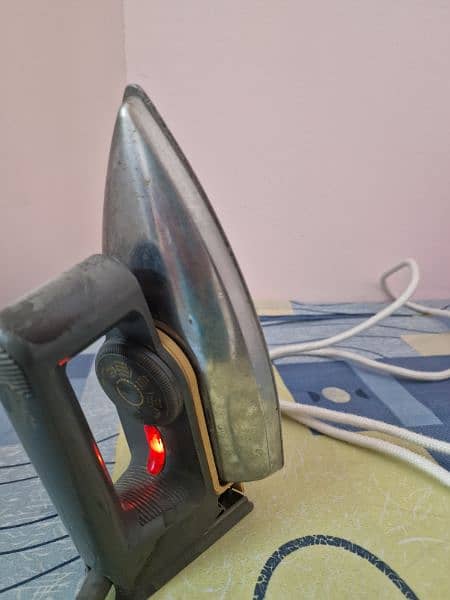 PHILIPS DRY IRON LIGHTWEIGHT 3