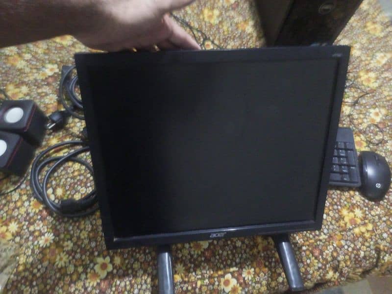 computer for sell Intel corei5 2 gb ram in good condition 3