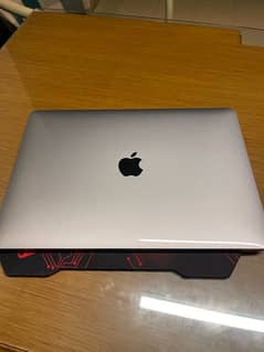 13” Macbook Pro (Touch Bar) Core i7 2017