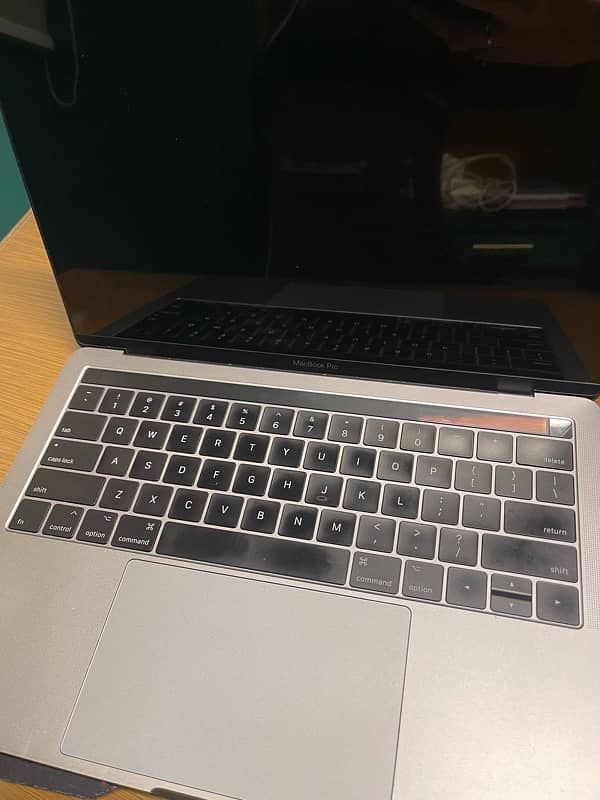 13” Macbook Pro (Touch Bar) Core i7 2017 1