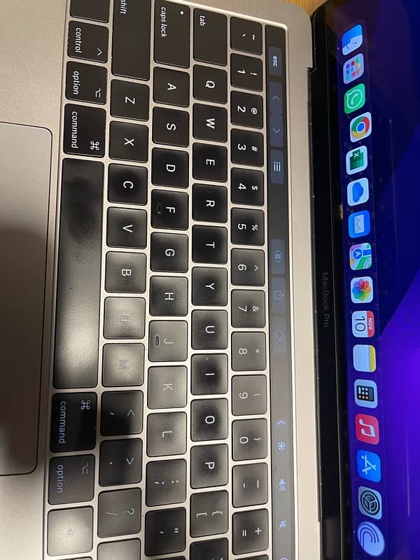 13” Macbook Pro (Touch Bar) Core i7 2017 2