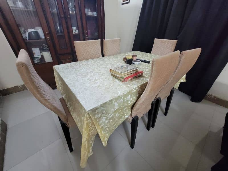 Dining table 0