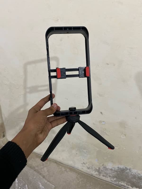 MOBILE VIDEO STAND 3