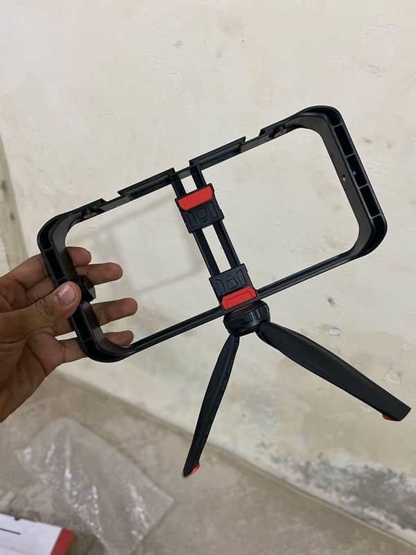 MOBILE VIDEO STAND 5