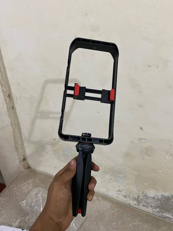 MOBILE VIDEO STAND 7