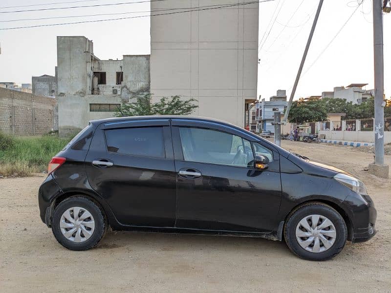 Toyota Vitz F 1.0 2011 - 14 7