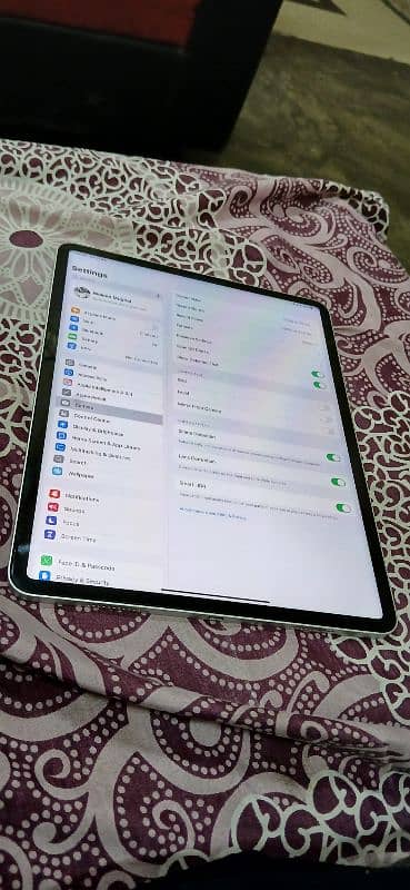 Apple ipad Pro M2 5th Genration 256gb 12.9 inches 7