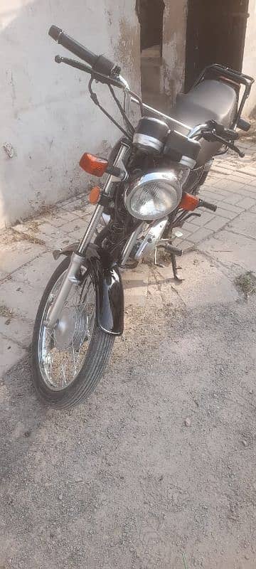 Suzuki GS 150 2