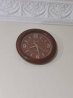 universal wall clock good condition