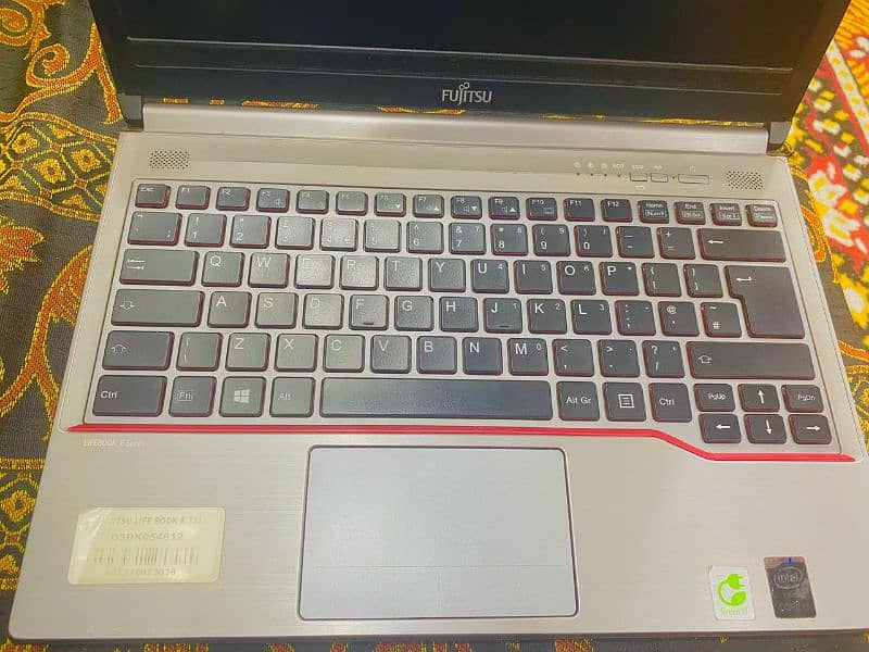 fujitsu laptop 10/9 condition and good work 2