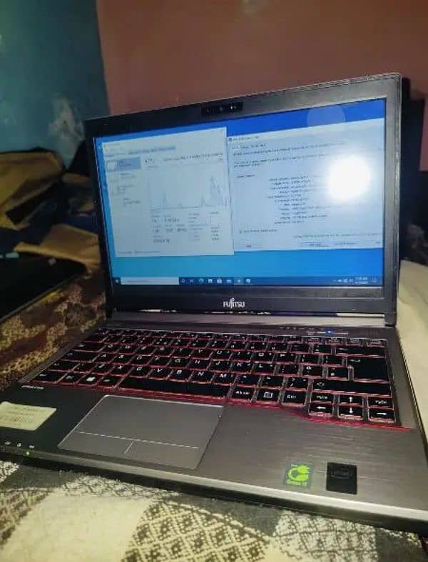 fujitsu laptop 10/9 condition and good work 5