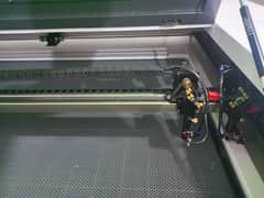 CO2 laser cutting machine