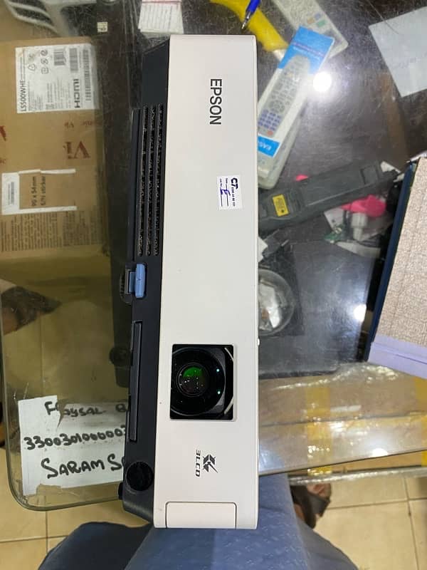 Multimedia projector available in used and new box pack 5