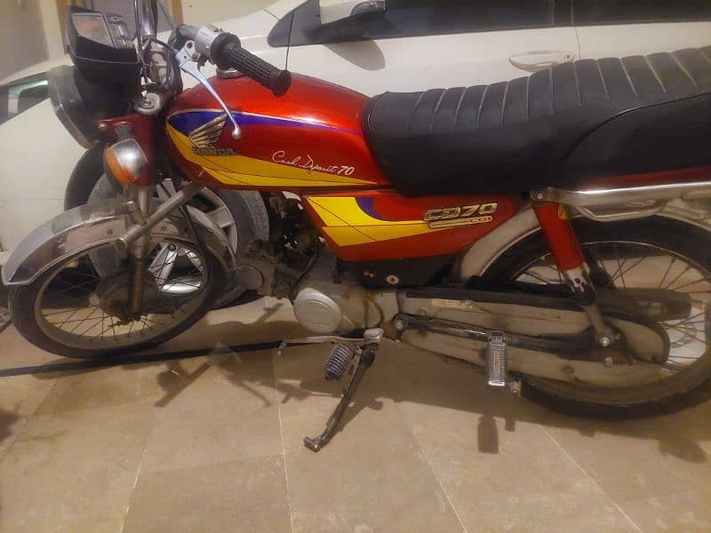 Honda CD 70 motercycle 3