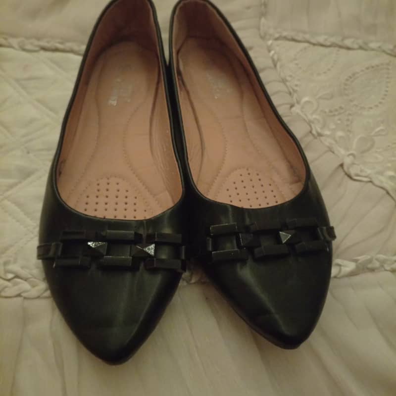 lady's shoes brand Dubai  urgent sale 0