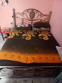 steel  bed spring mattress 5' 6"