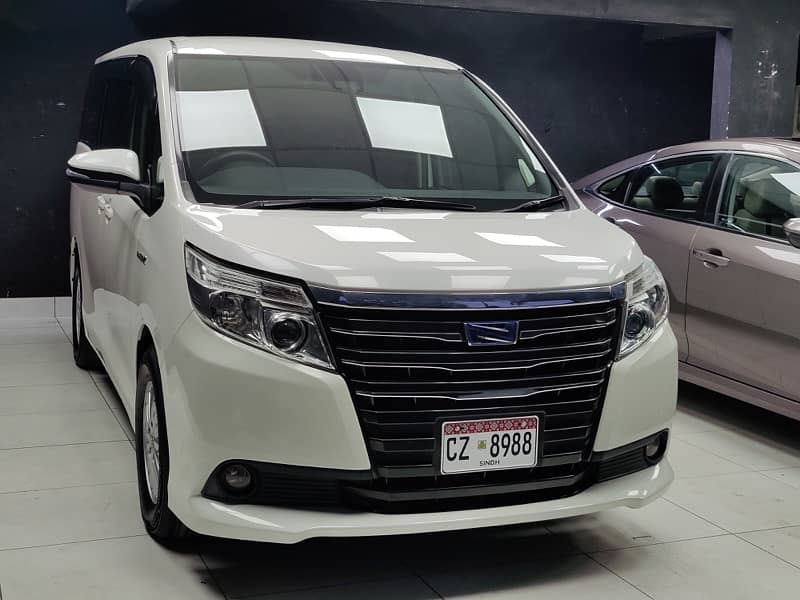 Toyota Noah 2015 1