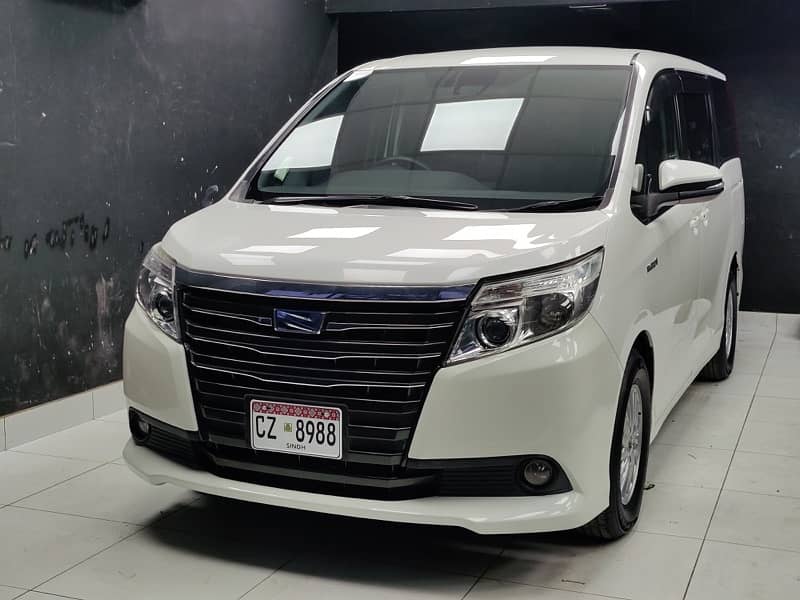 Toyota Noah 2015 2