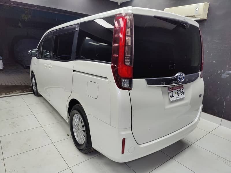 Toyota Noah 2015 5