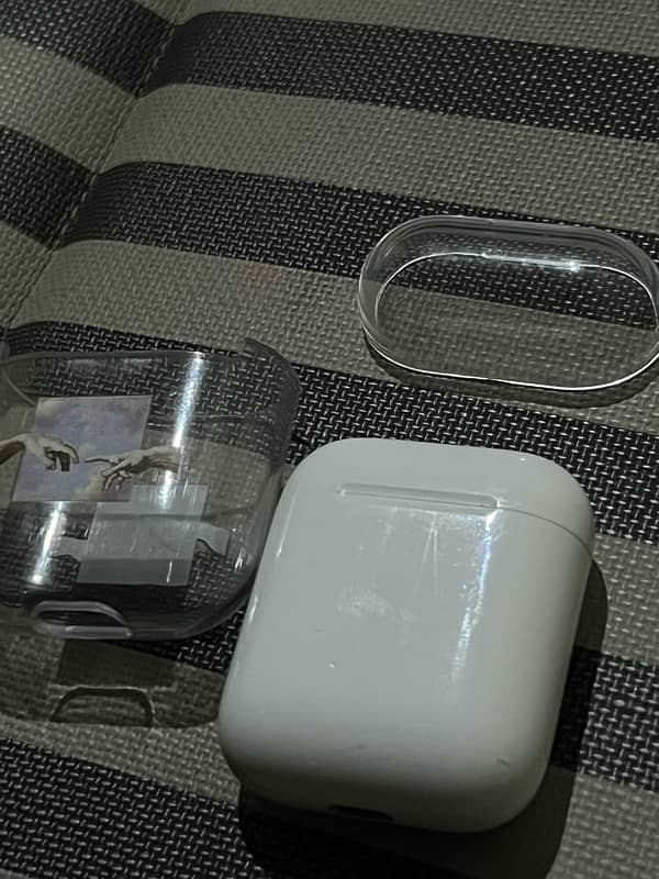 apple Airpods 2nd Generation without wireless 10/9 condition 2