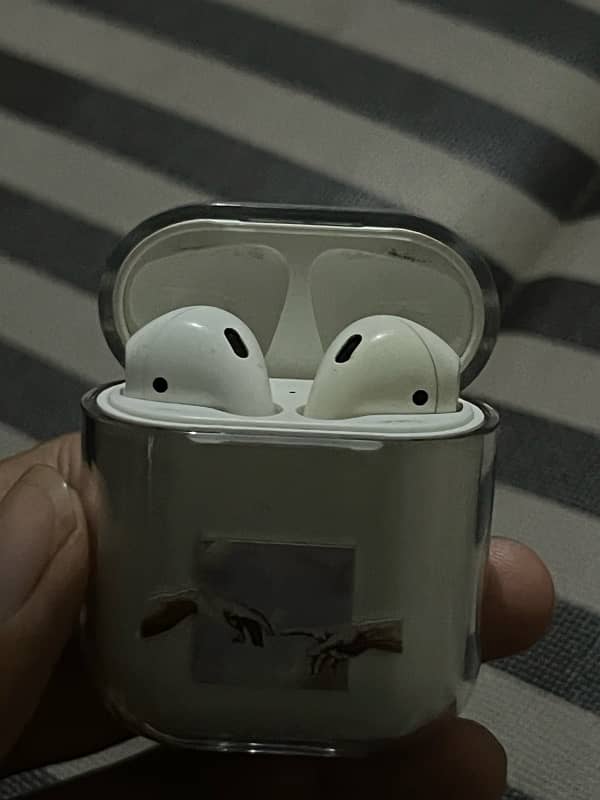 apple Airpods 2nd Generation without wireless 10/9 condition 4