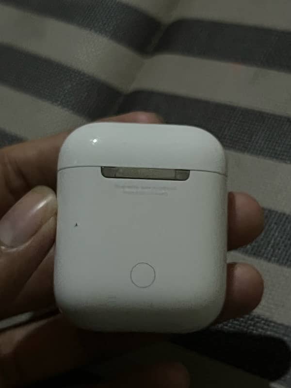 apple Airpods 2nd Generation without wireless 10/9 condition 5