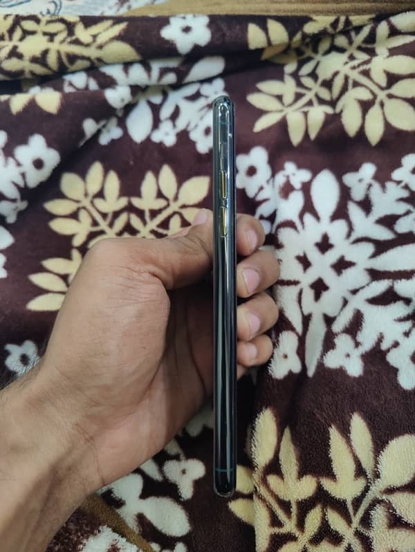 i phone 11 pro max PTA 256gb 2