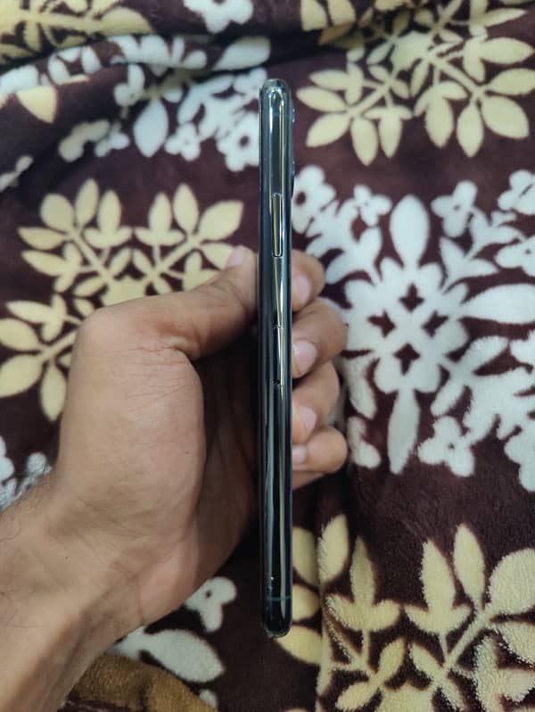 i phone 11 pro max PTA 256gb 3