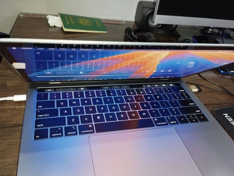 MacBook Pro 2018 Touch Bar 16GB RAM 256GB Storage i5 1