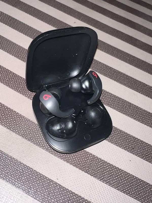 Apple Beats Fit Pro True Wireless Earbuds 10/9 condition Apple H1 chip 4